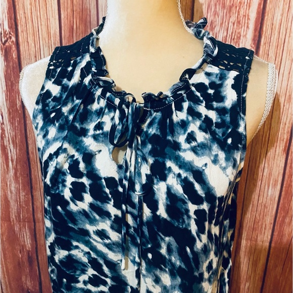 Women’s Medium Tank Top Bobeau Blue Tie Dye V Neck Ruffle Tie Tassel Textured - Picture 3 of 13